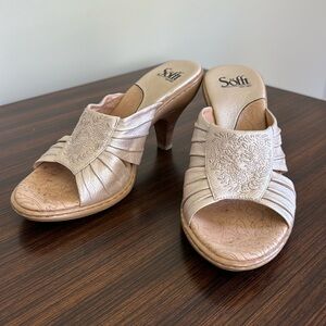 Sofft Noel Leather 2-1/2” Heeled Slip On Metallic Tan Beige Size 8M Sandals